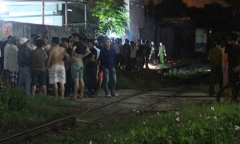 Nam thanh niên lao đầu vào tàu hỏa sau khi cãi nhau với bạn gái