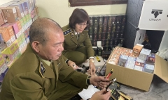 Hà Nội: Thu giữ hơn 10.000 qua bóng cười cùng hàng nghìn điếu thuốc lá điện tử