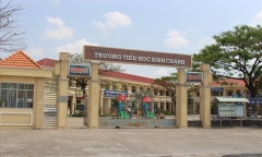 Kỷ luật cảnh cáo cô giáo quỳ gối xin lỗi phụ huynh