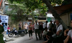 Mẹ của kẻ bắt cóc con tin: Giờ tôi không dám ngẩng mặt ra đường