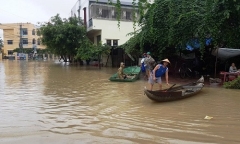 Mưa lũ kéo dài, các tỉnh miền Trung đề nghị Trung ương cứu đói khẩn cấp