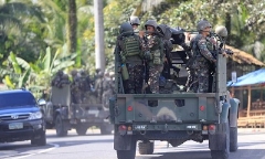 Philippines dồn lực giải cứu con tin, đánh bật phiến quân IS