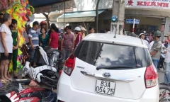 Công an tỉnh Sóc Trăng thông tin vụ xe ô tô lao lên vỉa hè 
