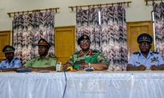 Quân đội Zimbabwe bắt giữ Bộ trưởng Tài chính và Giám đốc Cảnh sát quốc gia