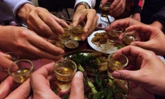 Quý ông đặc biệt lưu ý: Cách phân biệt rượu thật với rượu giả chứa methanol gây chết người