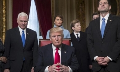 Tổng thống Donald Trump ký sắc lệnh đầu tiên chống Obamacare