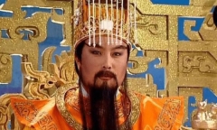 Tây Du Ký: Tình cảnh éo le của nam diễn viên đóng vai Ngọc Hoàng, ngã ngửa khi thấy mặt mình in trên vàng mã