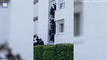 Bé 6 tháng tuổi bị ném từ tầng 3 xuống giữa biển lửa nghi ngút và cái kết bất ngờ