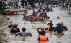 Video: Bão Vamco càn quét khiến thủ đô của Phillipines chìm trong biển nước
