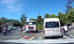 Clip: người đàn ông thoát chết thần kỳ dưới bánh xe bồn