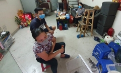Nhịp sống khác lạ của bà con quanh công ty Rạng Đông bị cháy