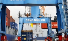 Thủ tướng yêu cầu làm rõ thông tin doanh nghiệp tố cán bộ Hải quan 