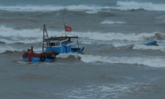 Tàu cá chìm, 31 ngư dân Quảng Ngãi trôi dạt ở Trường Sa
