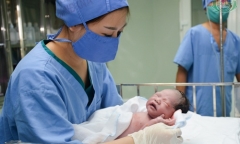 Những cháu bé đầu tiên chào đời bằng phương pháp thụ tinh ống nghiệm tại Nghệ An