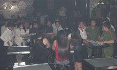 Đột kích quán bar, phát hiện hàng trăm