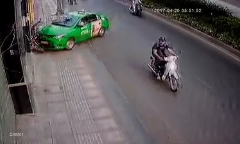 Tài xế lao thẳng xe chặn đường tẩu thoát của tên cướp