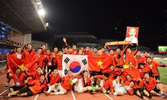 Thủ tướng gặp mặt, mời cơm chúc mừng tuyển bóng đá Việt Nam giành HCV SEA Games 30