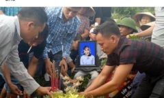 Sau giấc ngủ trưa, nữ sinh hoảng hồn thấy mình bất ngờ bị “khai tử”