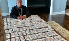 Màn khoe tiền gây sốc của siêu sao đấm bốc Mayweather
