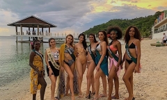 Hoa hậu Phương Khánh diện bikini gợi cảm đọ sắc với dàn người đẹp quốc tế 