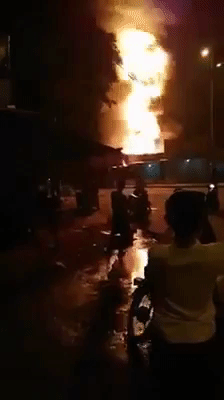 Cháy lớn tại cây xăng ở Khánh Hòa, gần 100 chiến sĩ, cán bộ được điều động