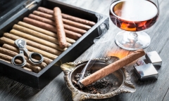 Những phụ kiện thiết yếu cho dân hút xì gà