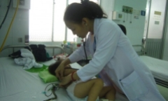 Con bị biến chứng thậm chí tử vong vì cha mẹ tự ý mua thuốc cho uống