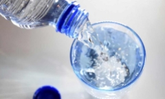 Cảnh báo bệnh về mắt cực dễ lây mạnh trong mùa hè, ai cũng nên biết cách xử trí