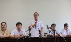 Bé trai 1 tuổi bị bạo hành, bỏ lại bệnh viện: Bà nội muốn xét nghiệm ADN