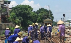 Lý giải nguyên nhân liên tiếp xảy ra 2 vụ tàu trật bánh tại Hà Nội