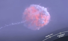 Tên lửa Falcon 9 nổ tung sau 80 giây rời bệ phóng, tàu vũ trụ Crew Dragon thoát hiểm ngoạn mục