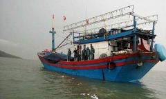Đứt dây máy tời, 2 người thương vong trên biển Nghệ An