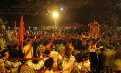 Lễ khai Ấn đền Trần 2017: Không còn cảnh tranh cướp lộc trên ban thờ 