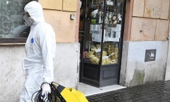 Italy: Hơn 21.000 ca tử vong vì dịch Covid-19, cửa hàng dần kinh doanh trở lại