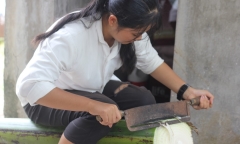Hạnh phúc bất ngờ của nữ sinh nghèo phải “đóng khung” giấy báo nhập học