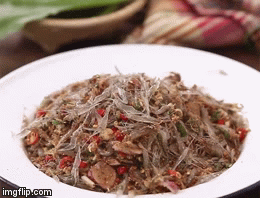 Đặc sản tép nhảy tanh tách trong miệng của người Thái khiến thực khách khiếp sợ