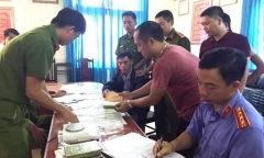 Bắt đối tượng vận chuyển 5 bánh heroin trên xe khách
