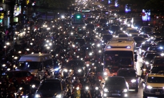Trung tâm Hà Nội, Sài Gòn kẹt cứng trong đêm Black Friday