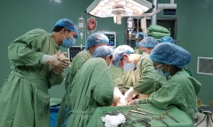 Bà bầu không kịp đến viện đẻ do lở núi, thai nhi tử vong