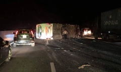 Xác định nguyên nhân xe khách tự lật ngang trên cao tốc Hà Nội - Hải Phòng