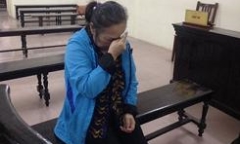 Ra thăm con gái trong trại giam, bà lão tiện đường... xách thuê ma túy