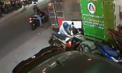 Clip: Trộm xe máy bỏ chạy trối chết sau 3 lần bẻ khóa bất thành