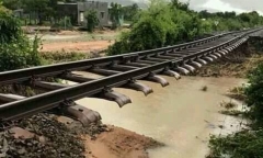 Đường sắt Bắc - Nam tê liệt do ảnh hưởng của bão số 9