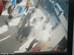 Video: Đau đớn nhìn khoảnh khắc bé 6 tuổi trường Gateway tử vong được bế ra khỏi xe ôtô