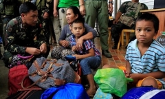 Philippines chiến đấu với tàn quân IS, 11.000 dân phải đi sơ tán