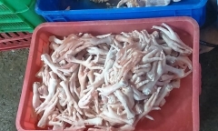 Rùng mình sự thật bên trong kho chân, cánh gà ở đường biên