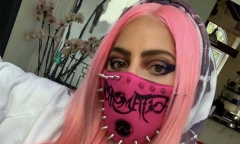 Tin tức giải trí mới nhất ngày 30/5/2020: Lady Gaga đeo khẩu trang của NTK gốc Việt, đích thân lái xe tải giao album mới