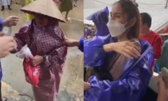 Tin tức giải trí mới nhất ngày 29/10/2020: Thủy Tiên phản ứng gây chú ý khi thấy bà cụ đi nhận cứu trợ bị kéo mạnh tay