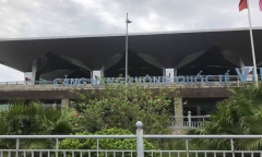 Nữ du khách Trung Quốc trình báo thất lạc ba lô chứa 10 000 USD tại sân bay Vinh