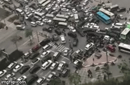 Video: Kinh hoàng cảnh giao thông Hà Nội “thất thủ” khi nhìn từ trên cao